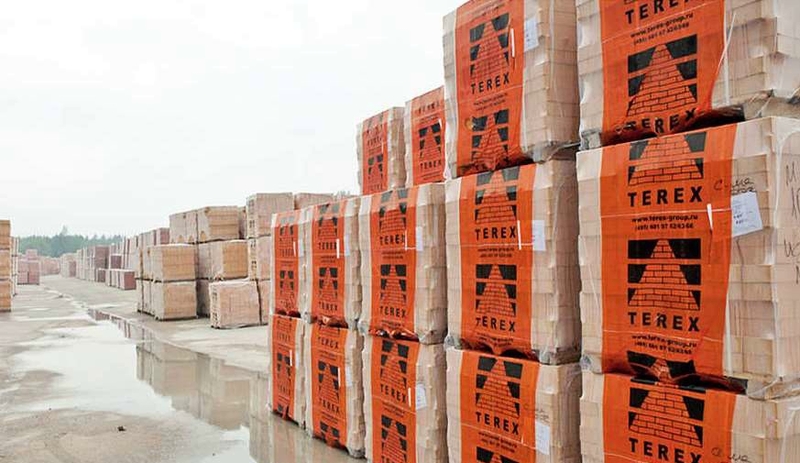 фото кирпича TEREX на поддонах